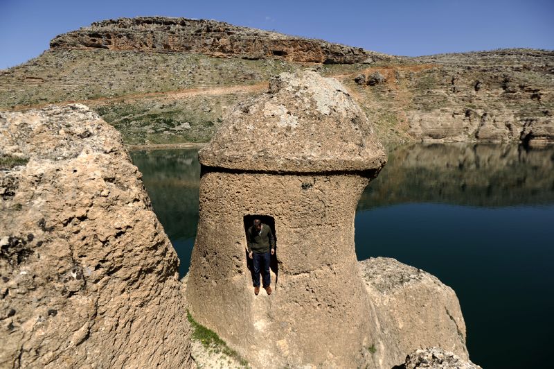 Eğil Asur Kral Kaya Mezarları